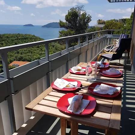 Guesthero - * Lerici